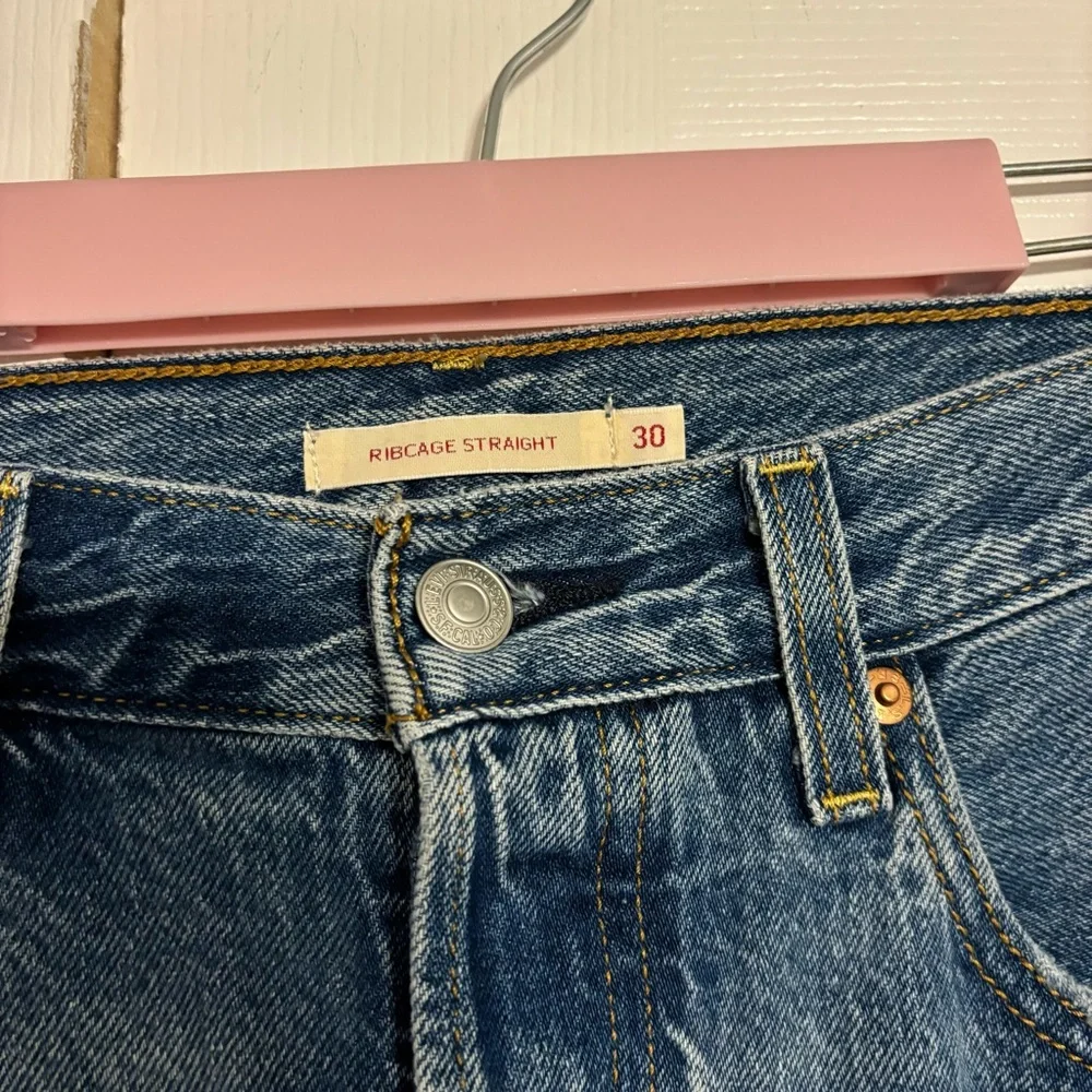 Levi's Women's Light Blue Straight Leg Jeans - Picture 6 of 7